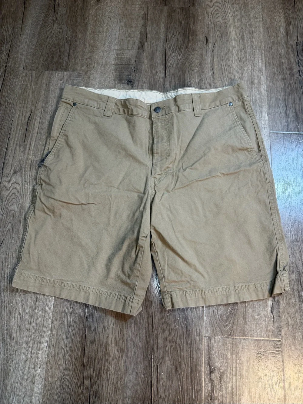 Men's Columbia Omni-Shield shorts, zipper closure